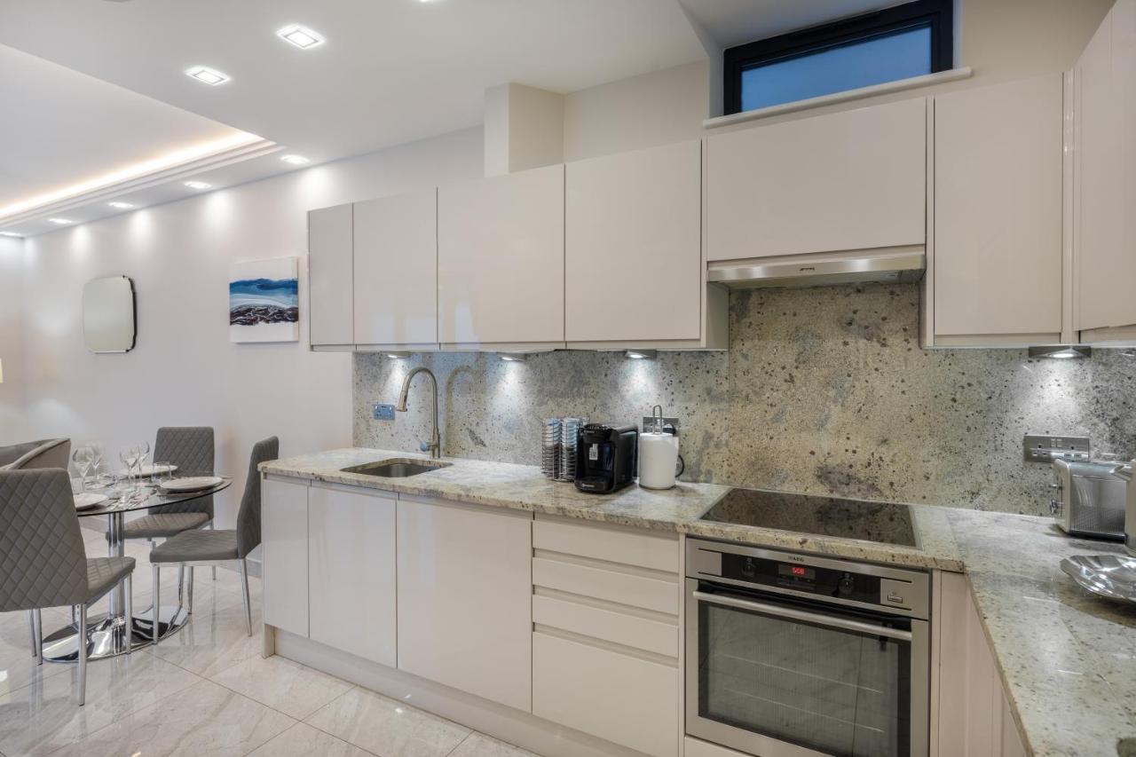 Luxurious 2 King-size Bed Flat With Patio * London